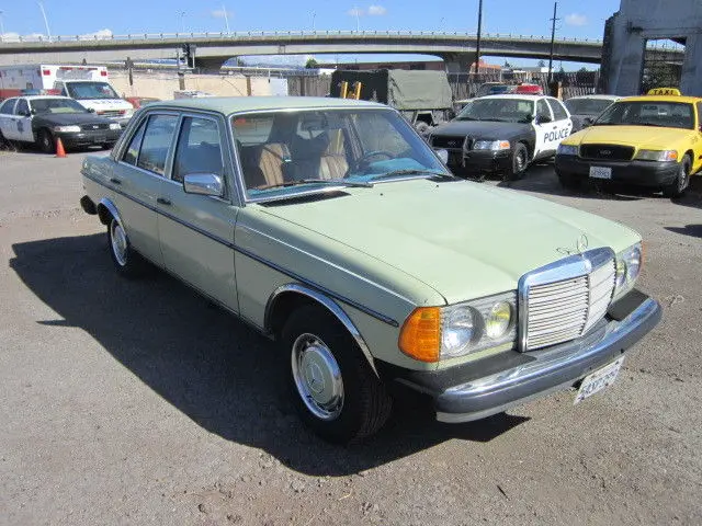 1978 Mercedes-Benz 200-Series