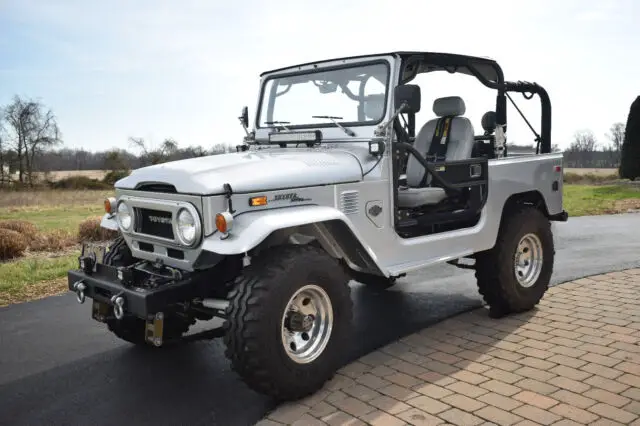 1978 Toyota Land Cruiser FJ 40 4WD Chevy 350 4 Speed