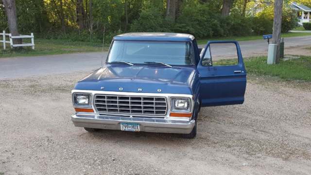 1979 Ford F-100 Custom Standard Cab Pickup 2-Door