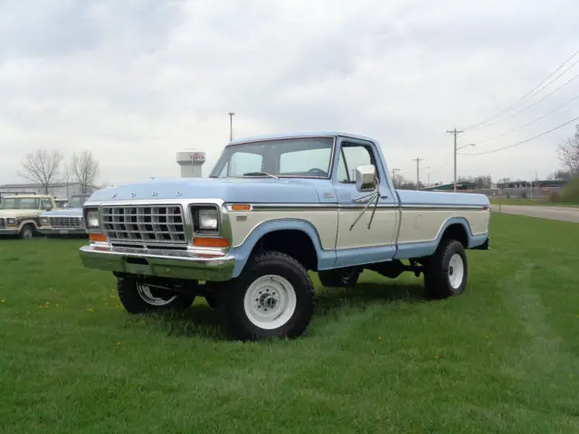 1979 Ford F-250 TWO TONE BLUE/WHITE