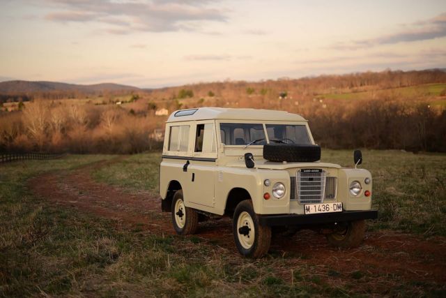 1979 Land Rover Defender Series-III 88 Santana