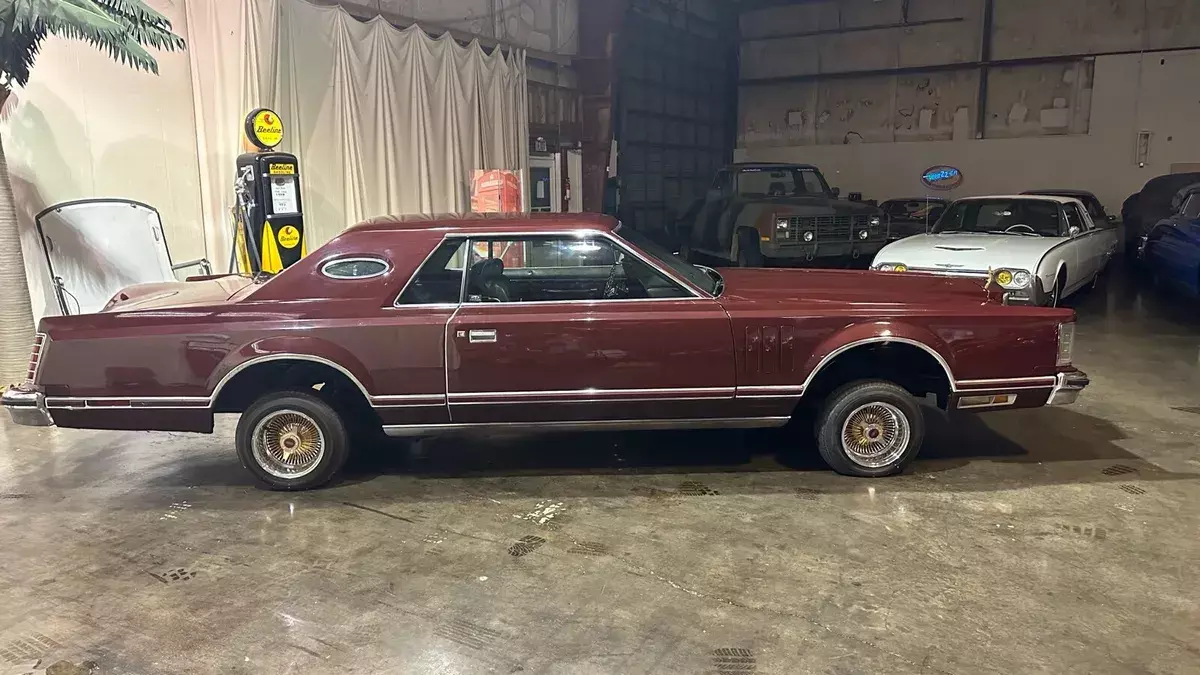 1979 Lincoln Continental Mark V