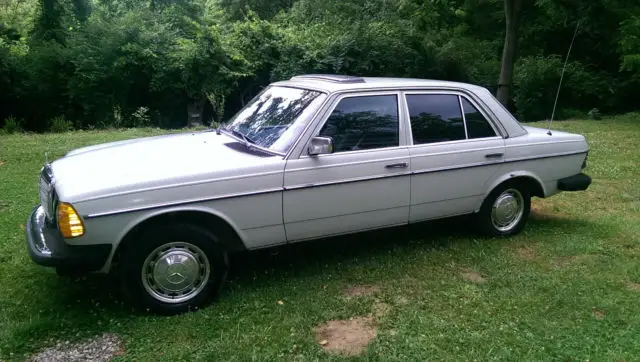 1979 Mercedes-Benz 200-Series