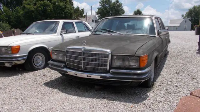 1979 Mercedes-Benz 400-Series