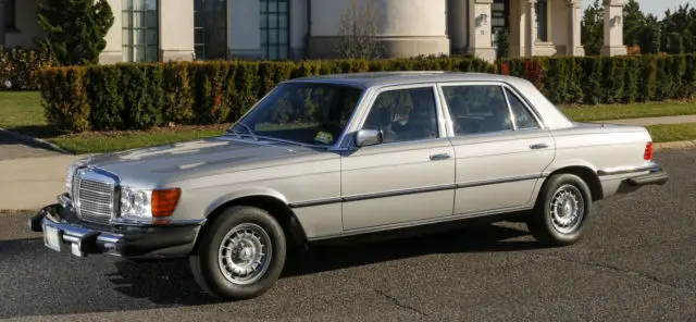 1979 Mercedes-Benz 400-Series 4 door