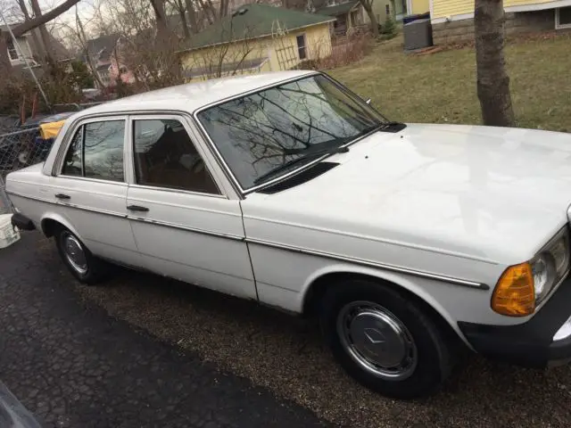 1979 Mercedes-Benz 200-Series