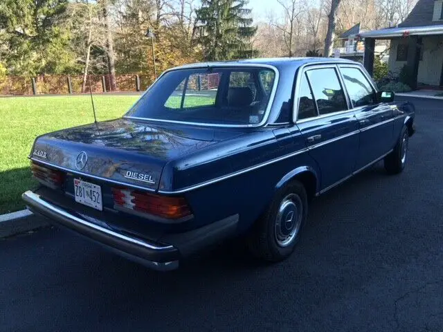 1980 Mercedes-Benz 200-Series