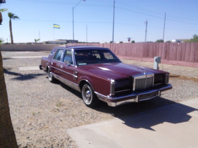 1980 Lincoln Continental Much chrome all original