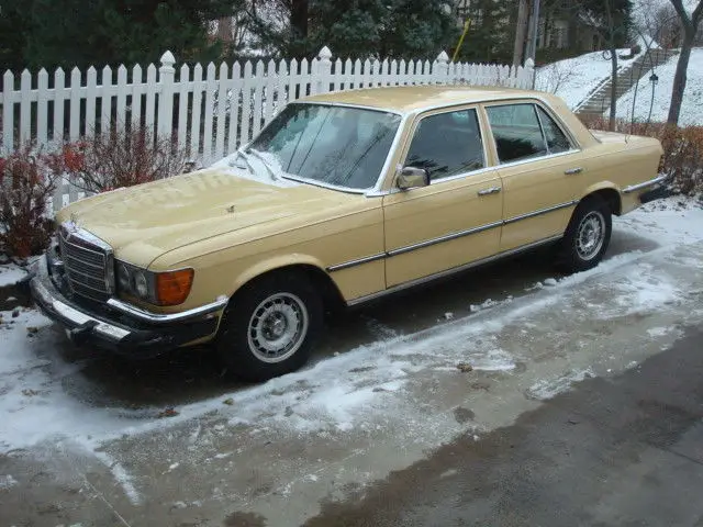 1980 Mercedes-Benz 200-Series