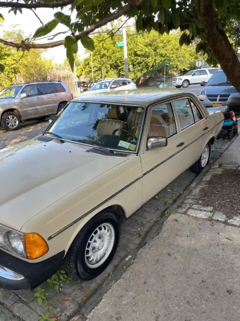 1980 Mercedes-Benz 300 D