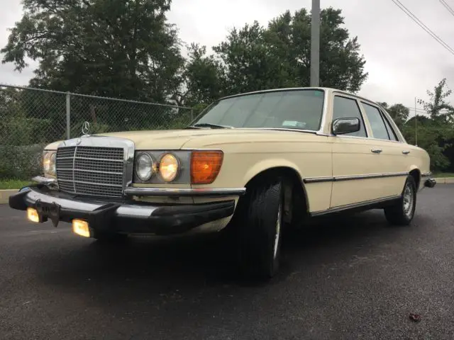 1980 Mercedes-Benz 300-Series