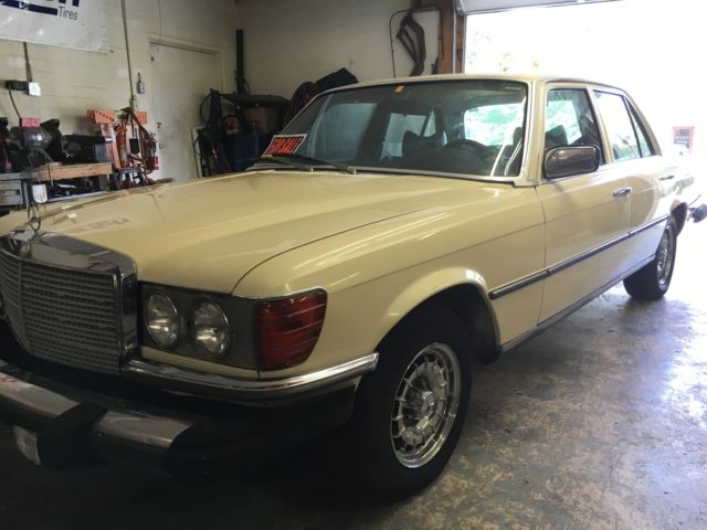 1980 Mercedes-Benz 300-Series