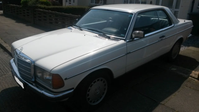 1980 Mercedes-Benz 200-Series