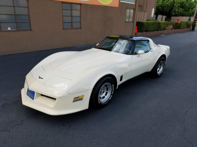 1981 Chevrolet Corvette Base 2dr Coupe Coupe 2-Door Automatic 3-Speed