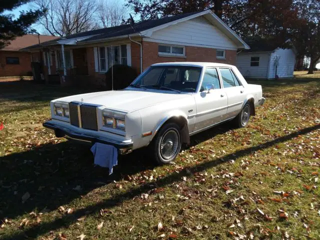 1981 Chrysler LeBaron salon