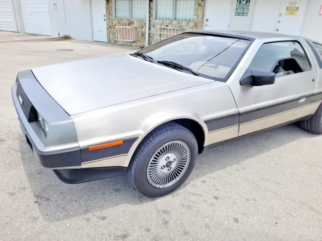 1982 DeLorean