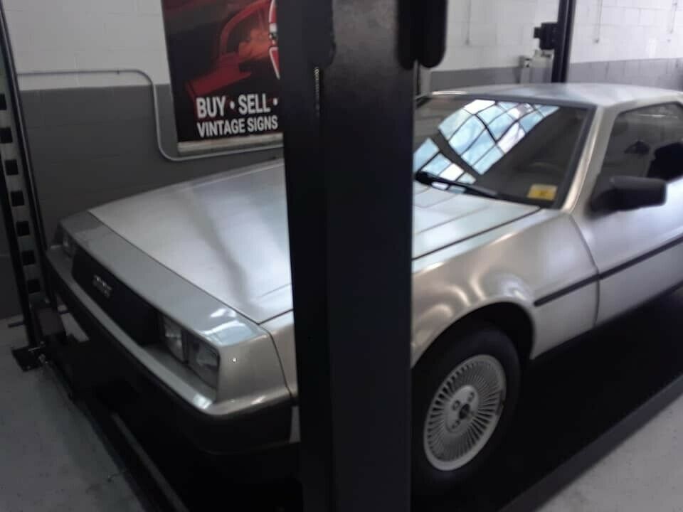 1981 DeLorean dmc12