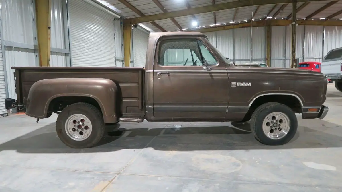 1981 Dodge D Series Pickup SHORTBED STEPSIDE! RUST FREE! 5.2 318 v8!!!!!!