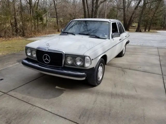 1981 Mercedes-Benz 200-Series 240d