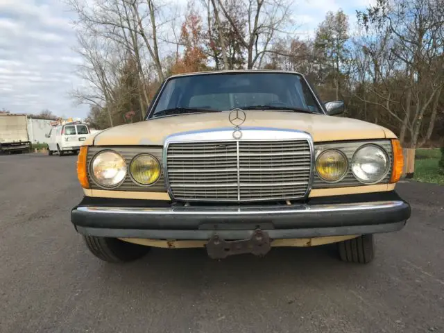 1981 Mercedes-Benz 200-Series