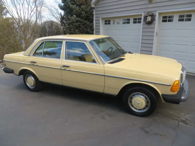 1981 Mercedes-Benz 200-Series Base Sedan 4-Door