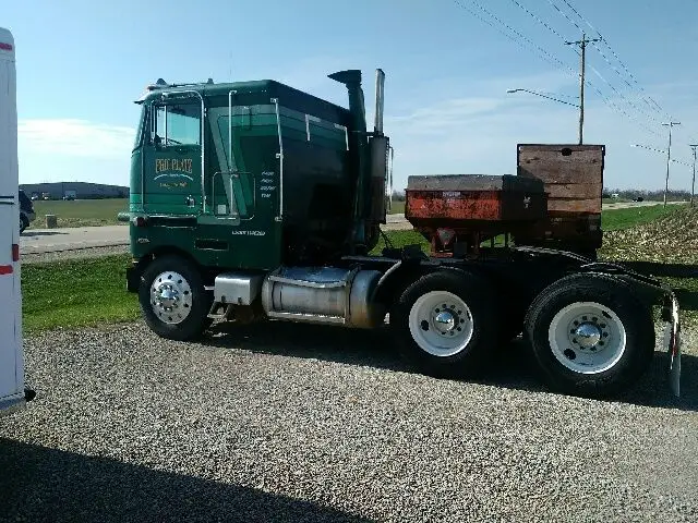 1981 Other Makes 362 Base Tractor Truck - High Tilt