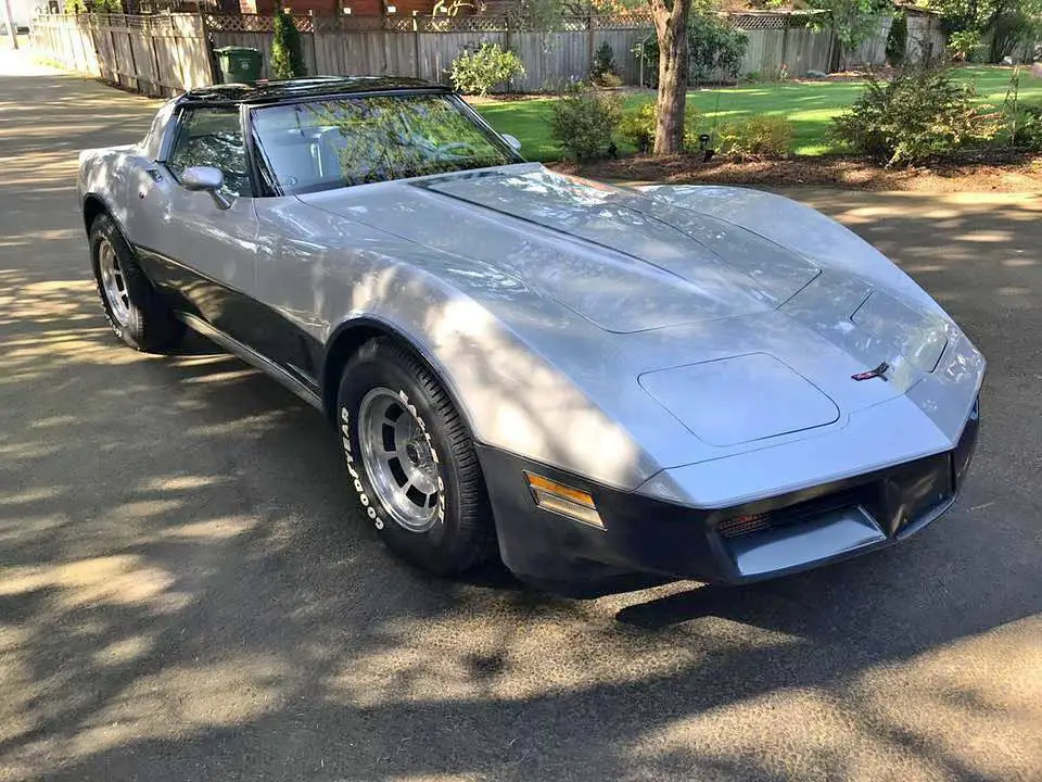 1981 Chevrolet Corvette coupe t-top