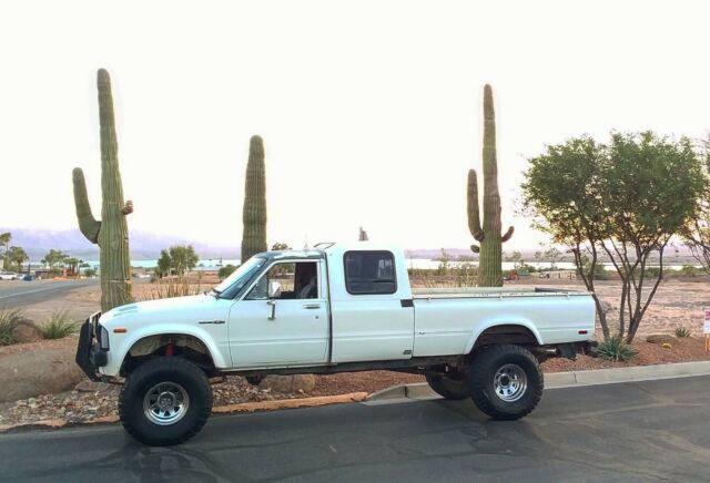 1981 Toyota Other 4x4 Custom Cab Truck with Chevy 4.3l V6 Engine