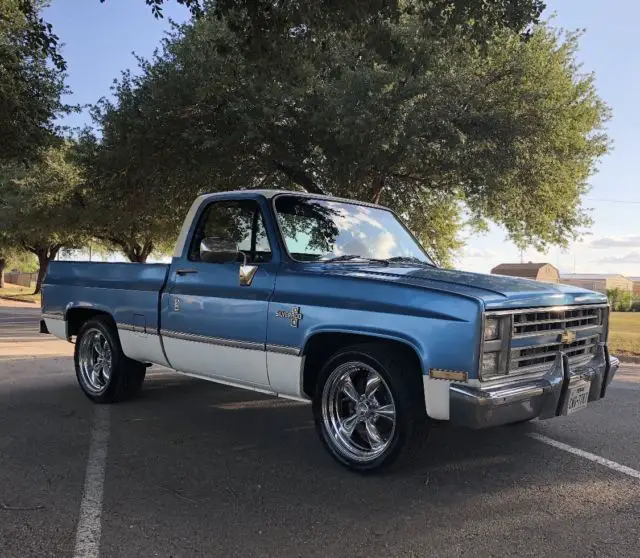 1982 Chevrolet C-10 Blue/White