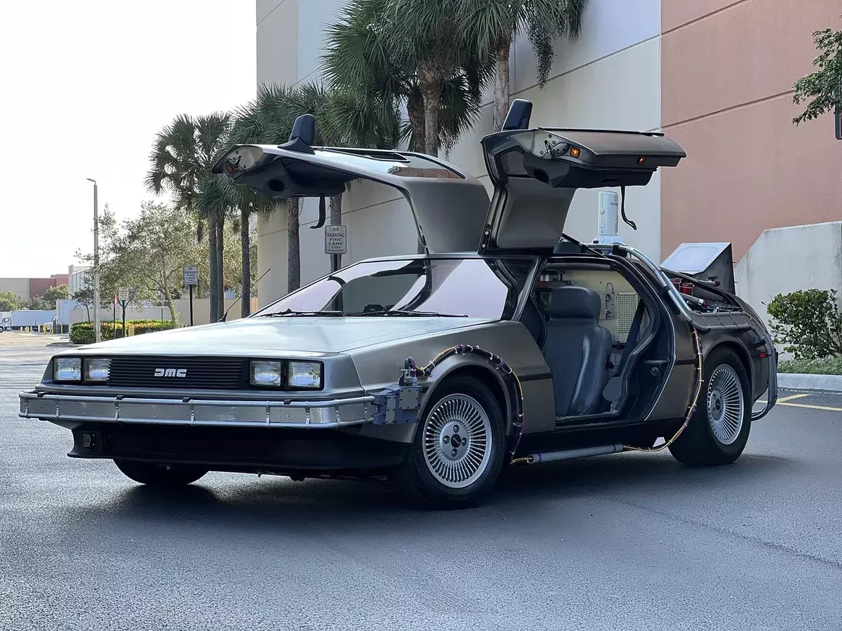 1982 DeLorean DMC-12 Time Machine Back to the Future