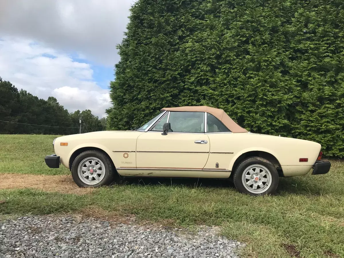 1982 Fiat 124 SPIDER