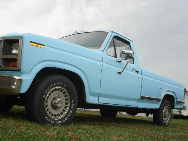 1982 Ford F-100 Custom Standard Cab Pickup 2-Door