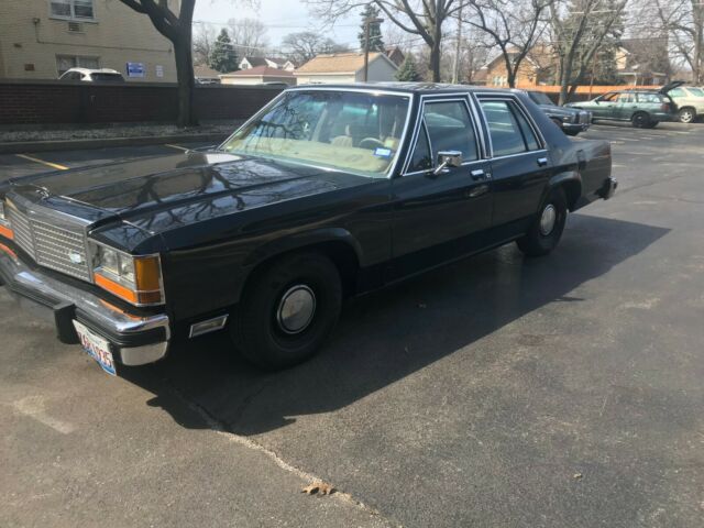 1982 Ford Crown Victoria