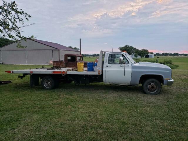 1982 GMC K2500 Single Cab/ wrecker bed