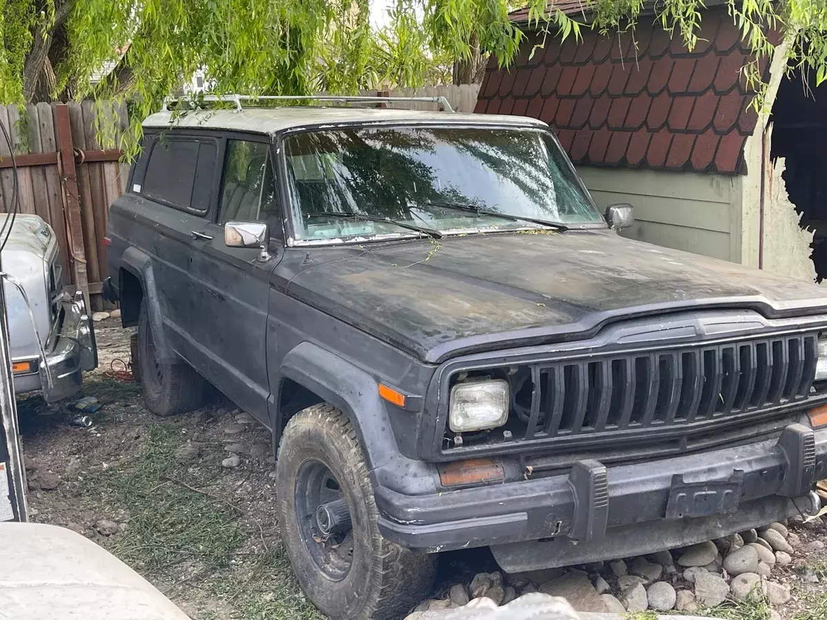 1982 Jeep Cherokee LAREDO