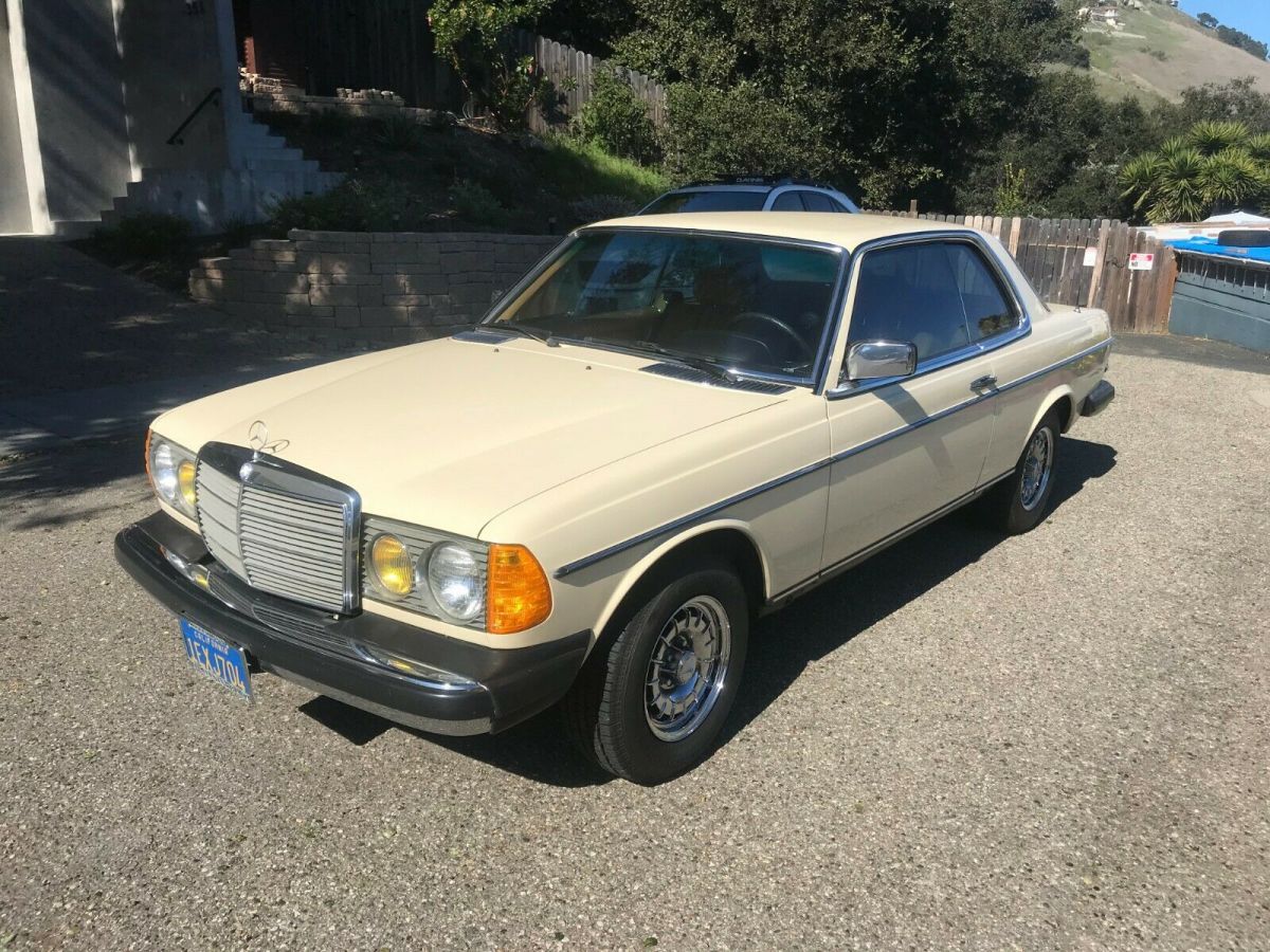 1982 Mercedes-Benz 300-Series