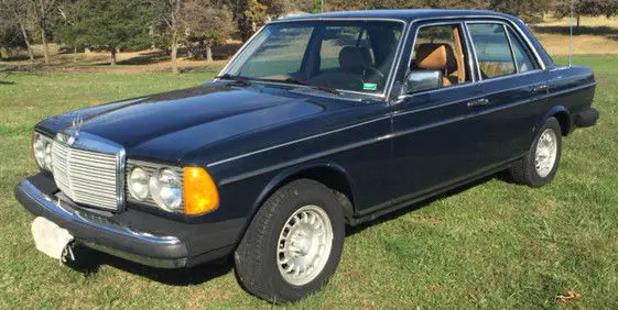 1982 Mercedes-Benz 300-Series Base 4-door Sedan