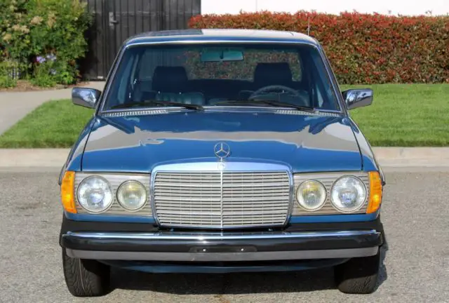 1982 Mercedes-Benz 200-Series 4 Spd, 100% Rust Free, 25 MPG's