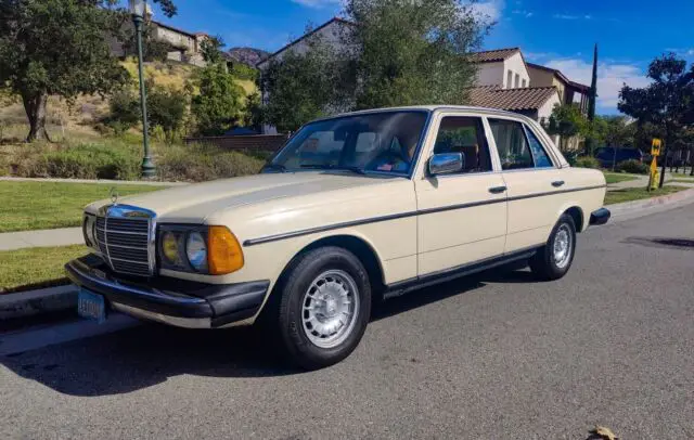 1982 Mercedes-Benz 200-Series 240D