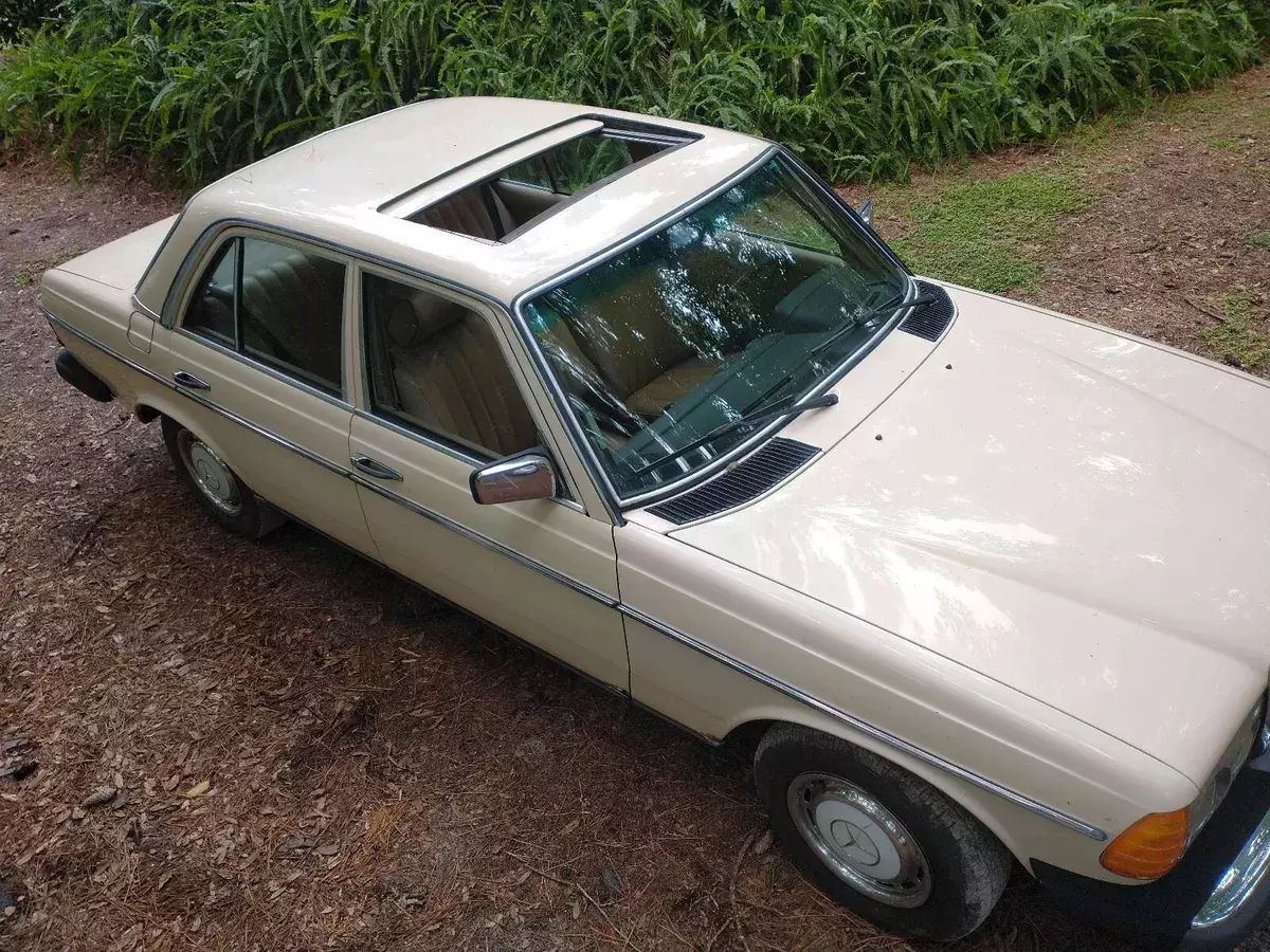 1982 Mercedes-Benz E-Class D