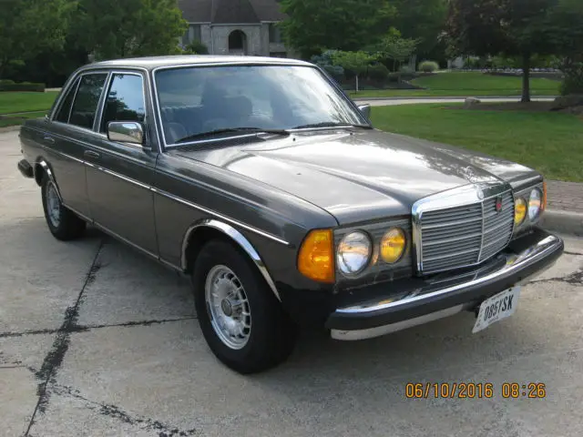 1982 Mercedes-Benz 200-Series 240d