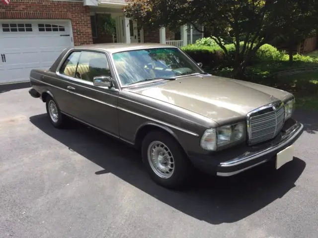 1982 Mercedes-Benz 300-Series