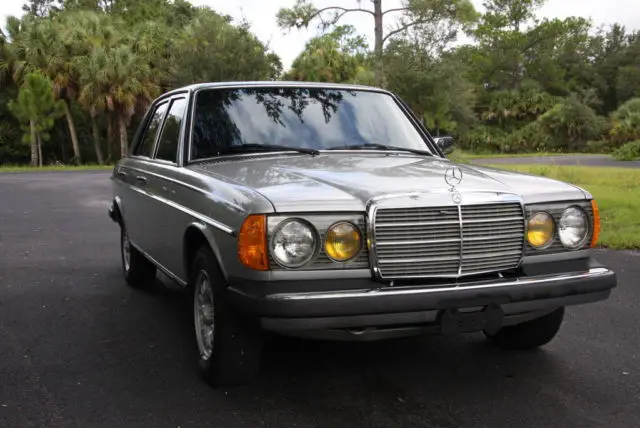 1982 Mercedes-Benz 300-Series