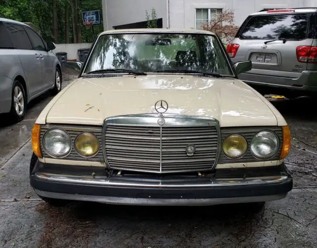 1982 Mercedes-Benz 300-Series DT