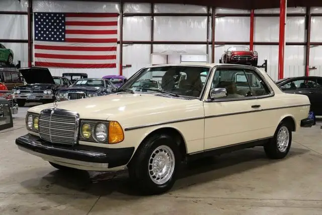 1982 Mercedes-Benz 300-Series --