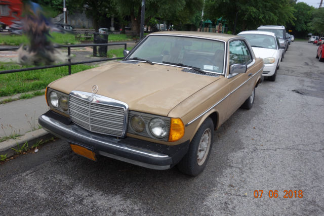 1982 Mercedes-Benz 300-Series Coupe