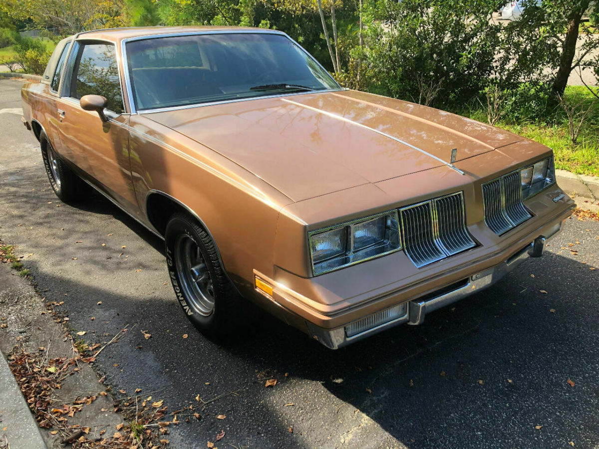 1982 Oldsmobile Cutlass Base 2dr Coupe