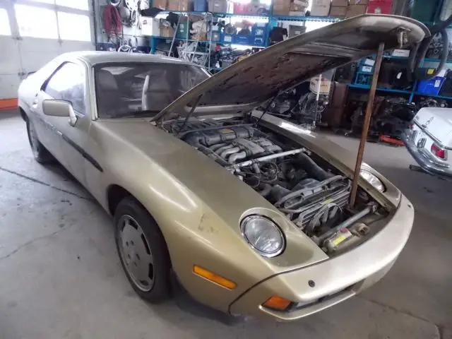 1982 Porsche 928 928  5 speed Manual