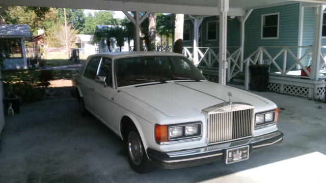 1982 Rolls-Royce Silver Spirit/Spur/Dawn Full trim in white