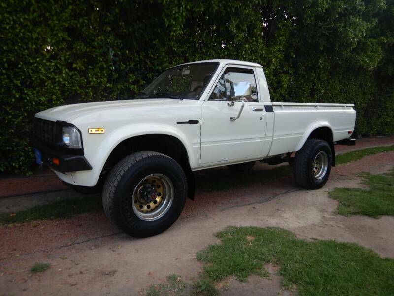 1982 Toyota Pickup Deluxe 2dr 4WD Standard Cab LB
